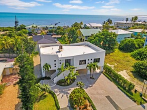 273 W Seaview Dr in Duck Key, FL - Building Photo - Building Photo