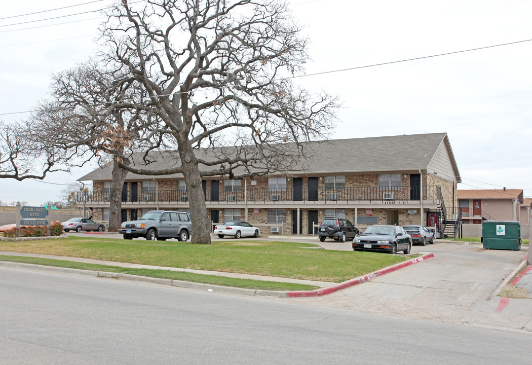 Four Oaks in Irving, TX - Building Photo