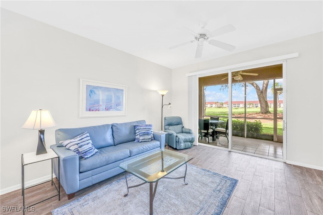 2720 Cypress Trace Cir in Naples, FL - Building Photo