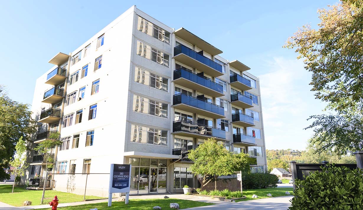 Tower Four in Hamilton, ON - Building Photo