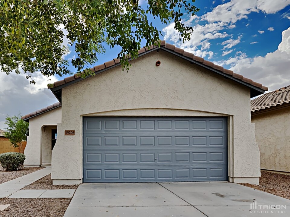 19296 N Costa Verdez Ave in Maricopa, AZ - Building Photo