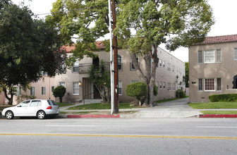 401 S Verdugo Rd in Glendale, CA - Building Photo - Building Photo