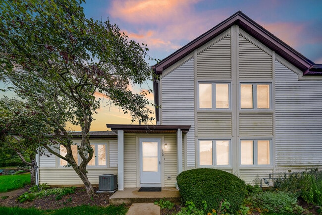 property at 120 W Inverrary Ln