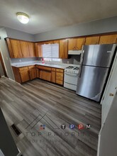 211 Fereday Ct-Unit -Unit B in Waterloo, IA - Building Photo - Building Photo