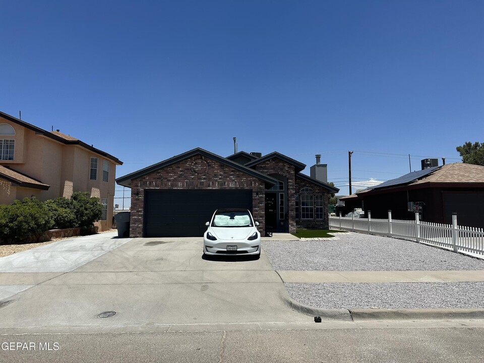 12117 Desert Quail Ave in El Paso, TX - Building Photo