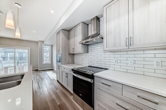 710 Sage Hill Grove NW in Calgary, AB - Building Photo - Building Photo
