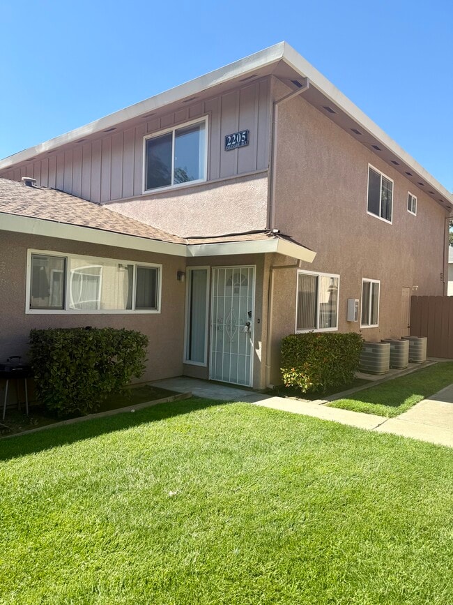 2205 Palisade Ave in Modesto, CA - Building Photo - Building Photo