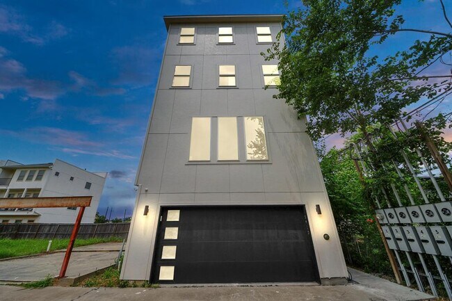 3913 Griggs Rd in Houston, TX - Building Photo - Building Photo