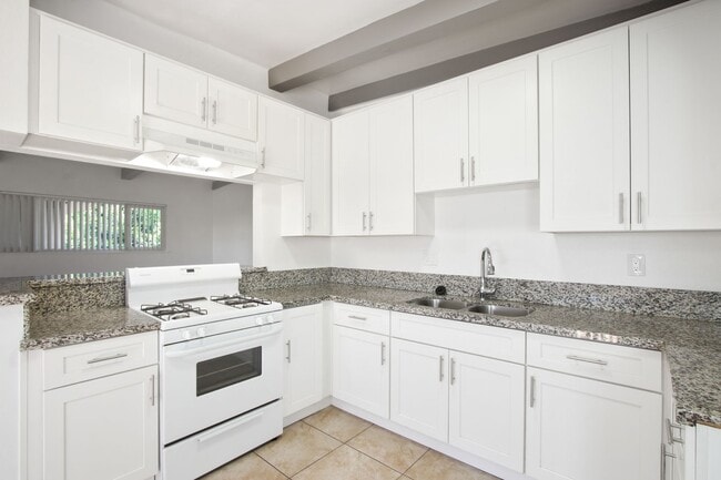 Stillman Apartments in Redlands, CA - Foto de edificio - Building Photo