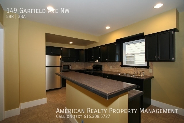 149 Garfield Ave NW in Grand Rapids, MI - Building Photo - Building Photo