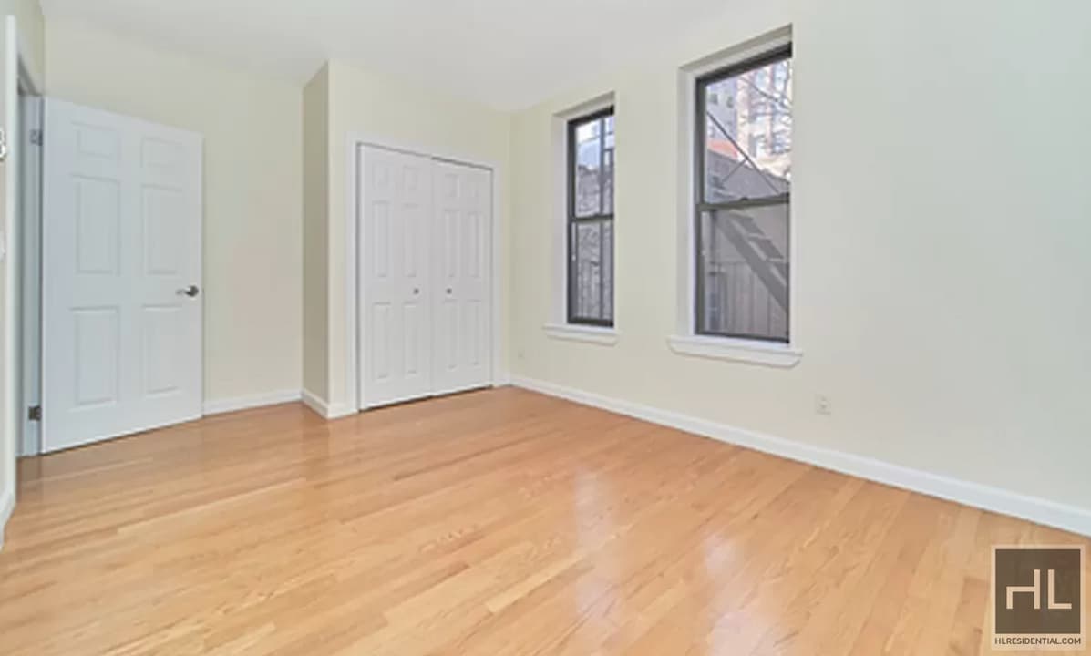 275 Mott St in New York, NY - Building Photo