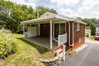 851 Florence Ave in East Mckeesport, PA - Building Photo - Building Photo