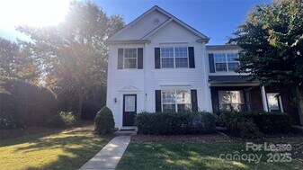 3261 Mannington Dr in Charlotte, NC - Building Photo