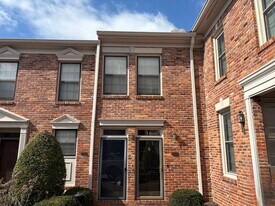 2032 Graybar Ln in Nashville, TN - Building Photo