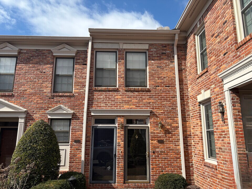 2032 Graybar Ln in Nashville, TN - Building Photo