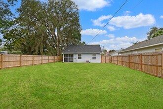 6192 S Main St in Hastings, FL - Foto de edificio - Building Photo