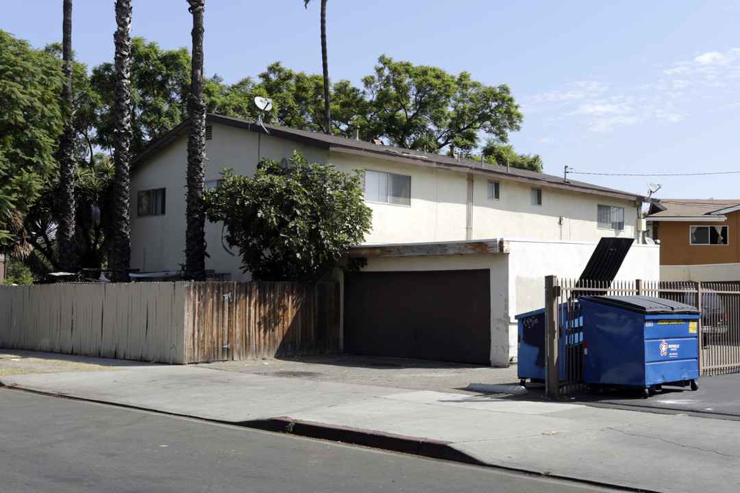 830 S Dakota St in Anaheim, CA - Building Photo