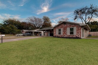 2305 Ventura Dr in Austin, TX - Building Photo - Building Photo