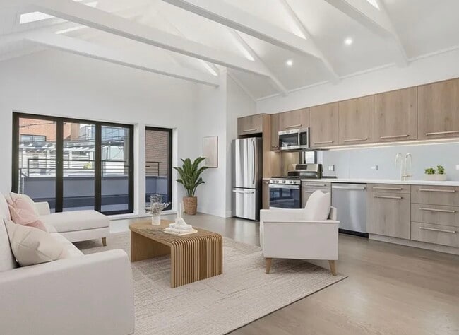 1924 W Grand Ave, Unit 2