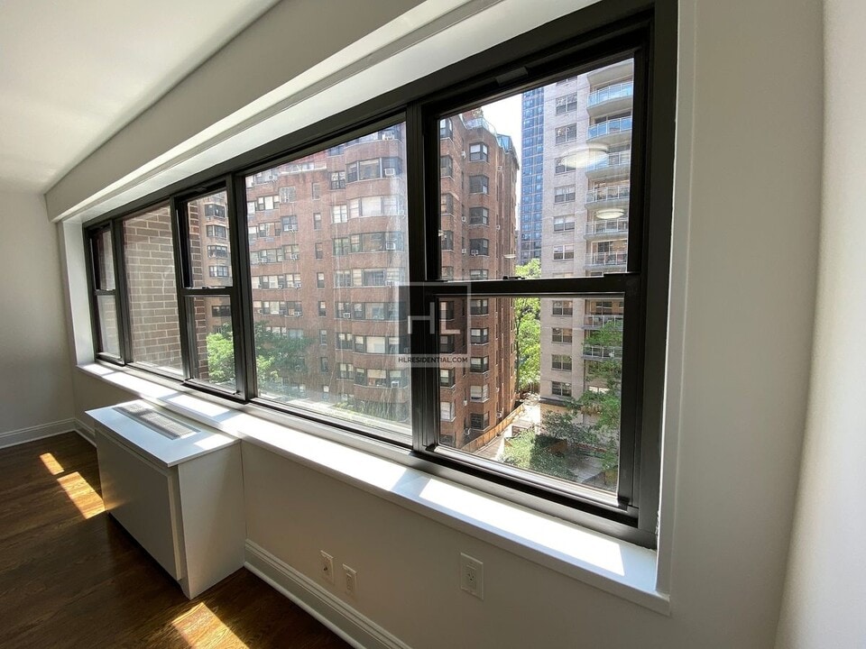 EAST 56 STREET in New York, NY - Building Photo