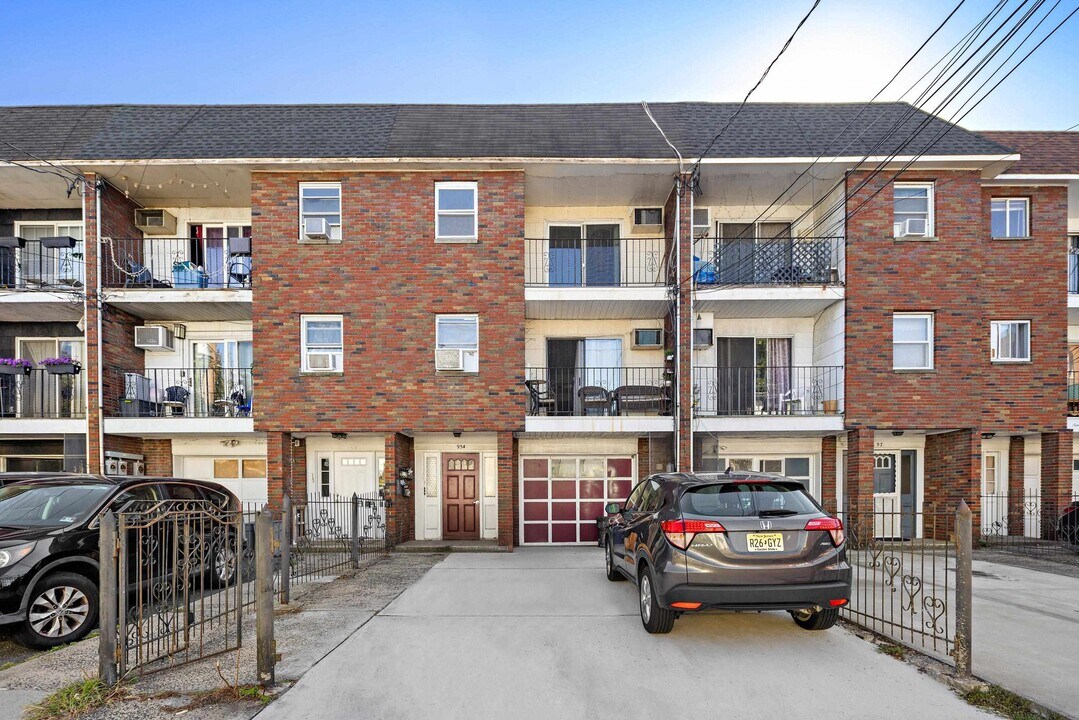 95A FERRY St in Jersey City, NJ - Building Photo