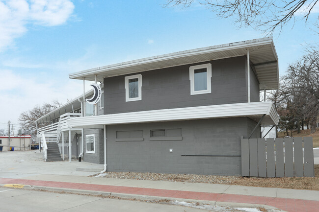 715 Buddy Holly Pl in Clear Lake, IA - Building Photo - Building Photo