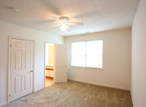 The Waterford Apartments in Cherry Hill, NJ - Building Photo - Interior Photo