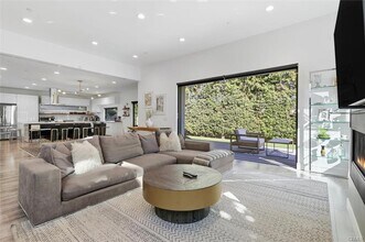 5487 Blanco Way in Culver City, CA - Building Photo - Building Photo