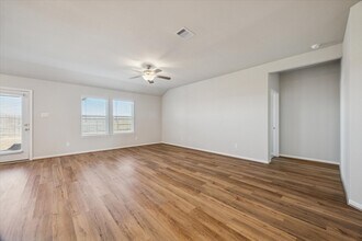 10008 Deussen Ln in Texas City, TX - Building Photo - Building Photo