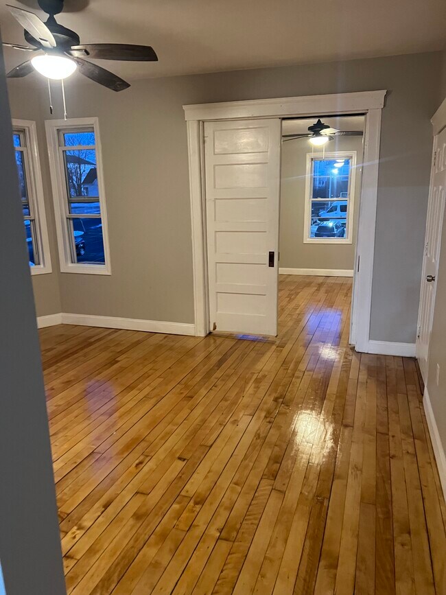 49 Waverly St, Unit Apt.2 in Worcester, MA - Building Photo - Building Photo