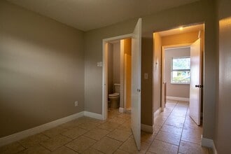 918 S Verona Ave, Unit 11 in Avon Park, FL - Foto de edificio - Building Photo