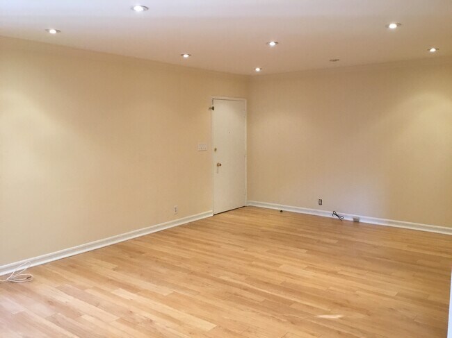 1233 N Columbus Ave, Unit 1C in Glendale, CA - Foto de edificio - Building Photo