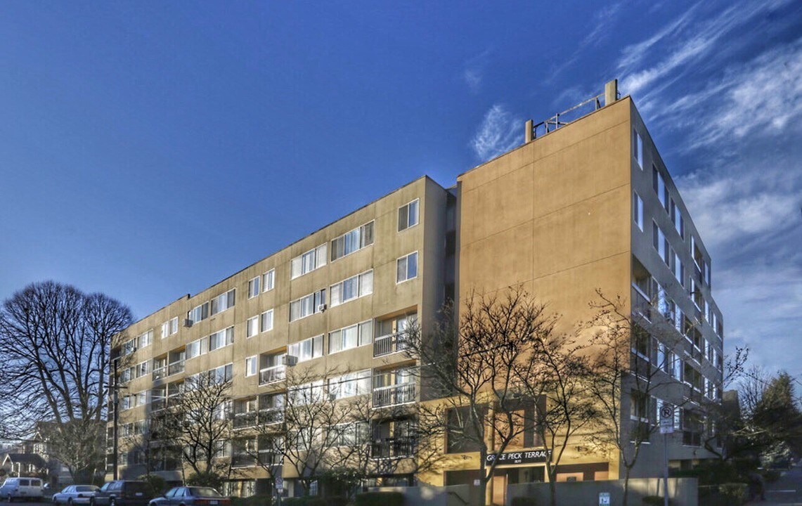 Grace Peck Terrace in Portland, OR - Foto de edificio