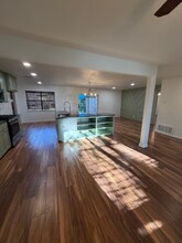 725 Falcon Dr in Waco, TX - Foto de edificio - Building Photo