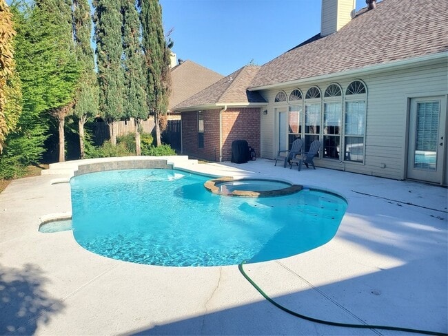 2609 Classic Ct E in Bedford, TX - Building Photo - Building Photo
