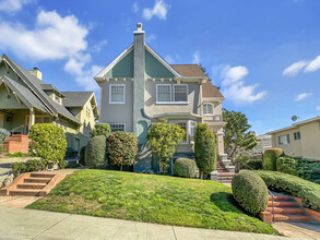 386 Staten Ave in Oakland, CA - Foto de edificio - Building Photo