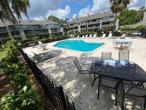 3005 River Dr, Unit 511 in Savannah, GA - Building Photo - Building Photo