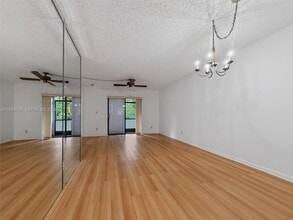 10409 NW 11th St in Pembroke Pines, FL - Building Photo - Building Photo