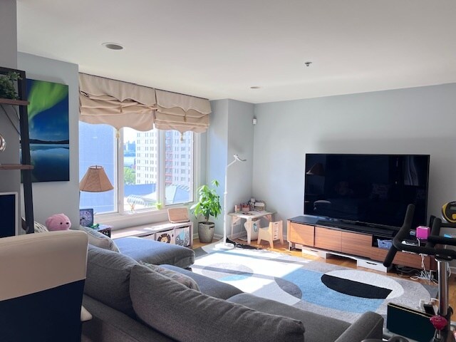 23 Legend Hills Dr, Unit 23 in Edgewater, NJ - Building Photo
