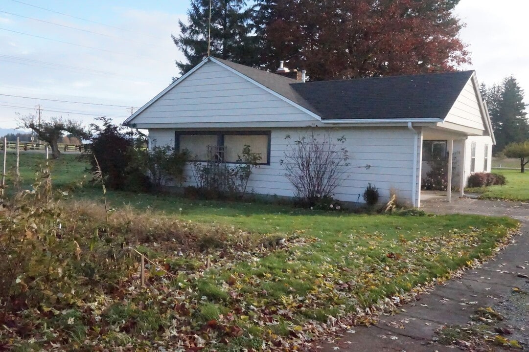 8885 Line Rd in Lynden, WA - Building Photo