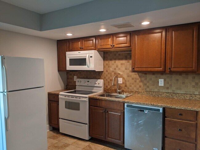 3569 Kenbrooke Ct in Kalamazoo, MI - Building Photo - Building Photo