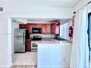 2414 NW 52nd Ave in Lauderhill, FL - Building Photo - Building Photo