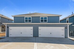 215 Marsh Ln in Princeton, TX - Building Photo