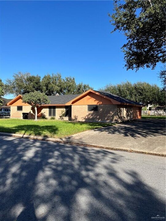 1601 S Oklahoma Ave in Weslaco, TX - Building Photo