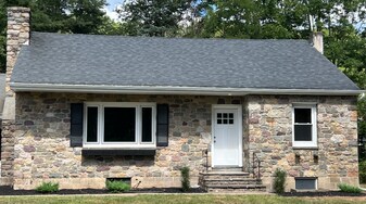 2013 Howells Ln in Tannersville, PA - Building Photo