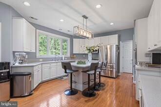 12980 Highland Oaks Ct in Fairfax, VA - Building Photo - Building Photo