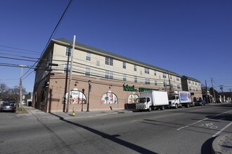 735-765 Prospect Ave in Westbury, NY - Foto de edificio - Building Photo