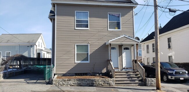 122 Chapel St in Lowell, MA - Building Photo - Building Photo
