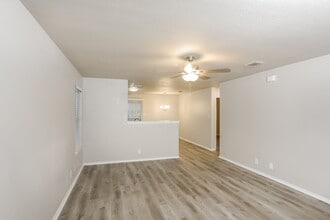 3326 Willet Way in San Antonio, TX - Building Photo - Building Photo