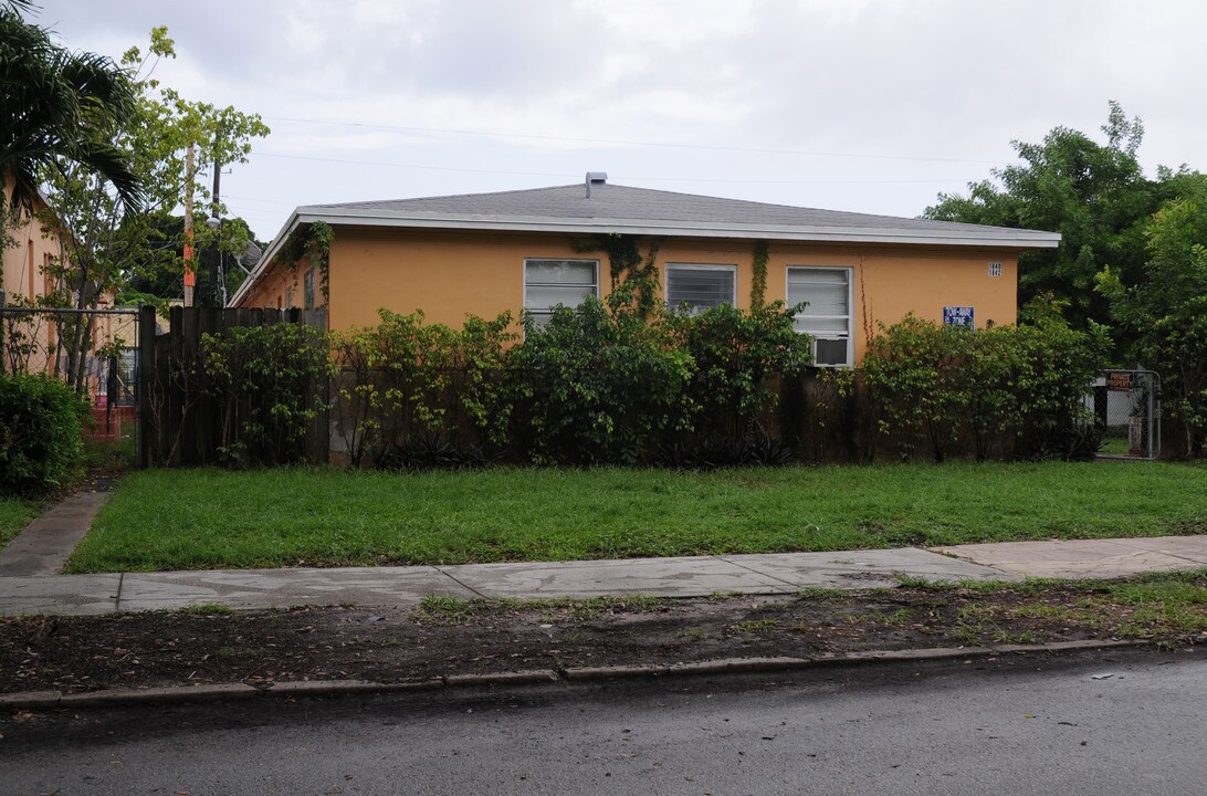 1840 Washington St in Hollywood, FL - Building Photo